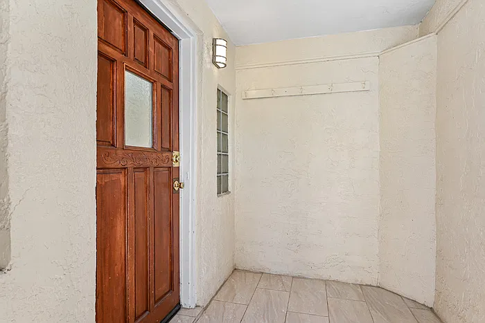 3 bed, 3.0 bath, 1582 sqft, $2,195 — Photo 3