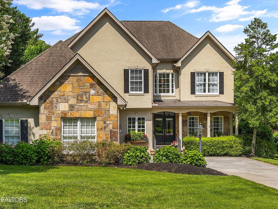 1st image of 821 Vista Oaks Ln
