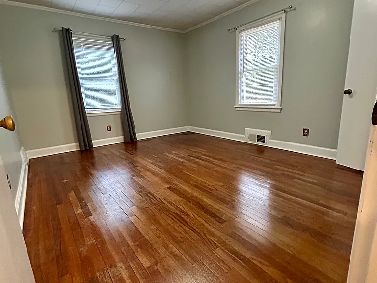 269 W Durham St — Photo 16