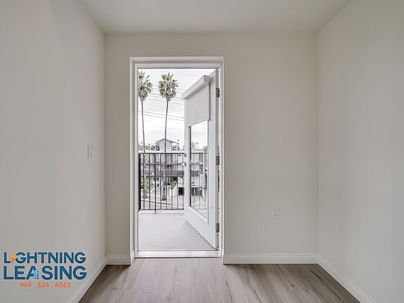 3rd image of 3105 Bellevue Ave #407