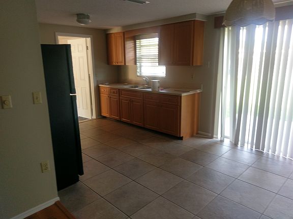 Kitchen/Dining area
