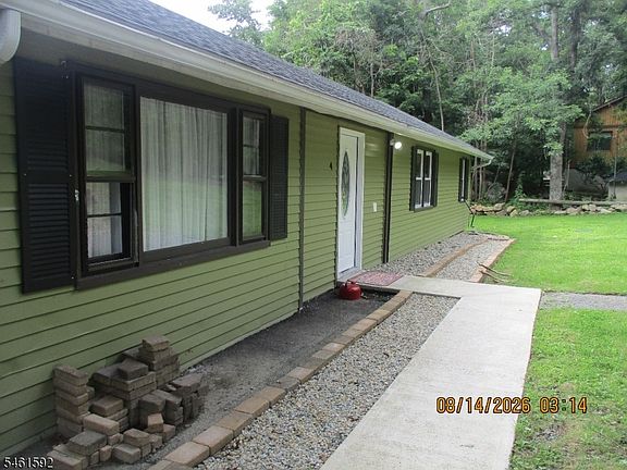 4th image of 4 Mohawk Trl