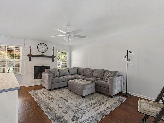 5th image of 2527 Birchtree Dr