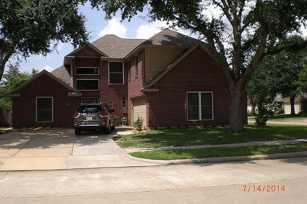 3 bed, 2.5 bath, 2558 sqft, $2,200 — Photo 1