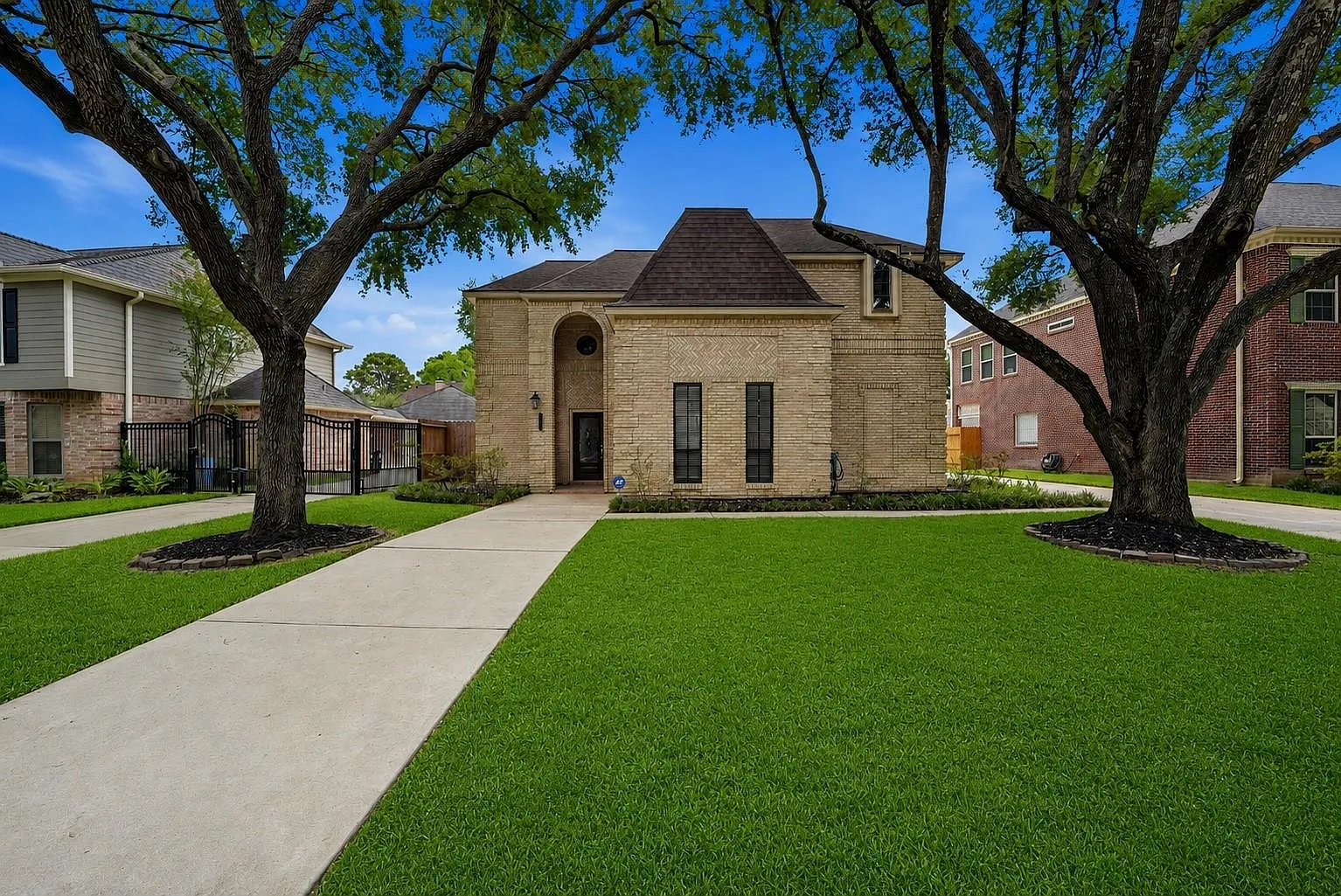 4 bed, 3.5 bath, 2884 sqft, $3,200 — Photo 1