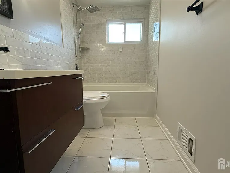 56 Grace Dr — Photo 11