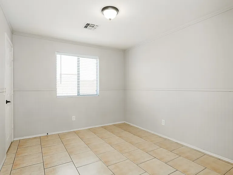 8216 W Globe Ave — Photo 14