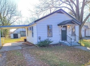 202 Park St, Cisne, IL 62823