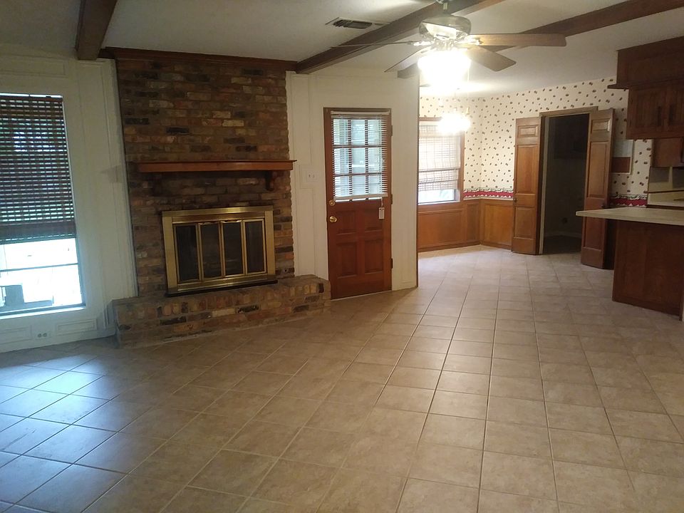 2nd image of 2501 Broadmoor Dr