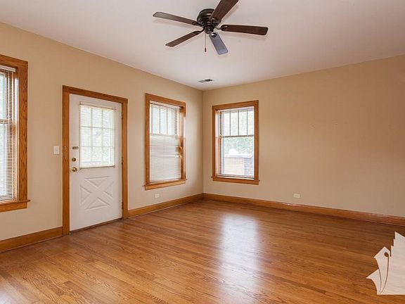 3rd image of 910 W Gunnison St #3C