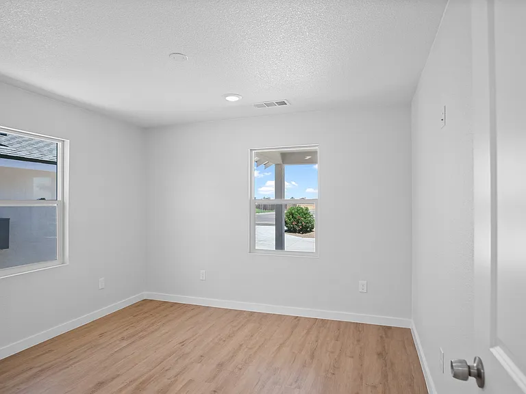 13619 Peach Ave — Photo 16