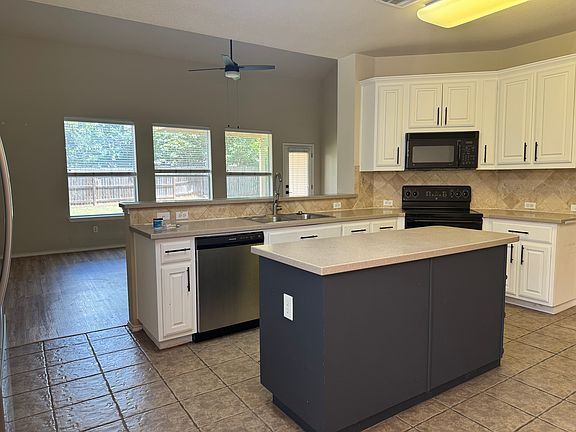 2nd image of 1602 Melissa Oaks Ln