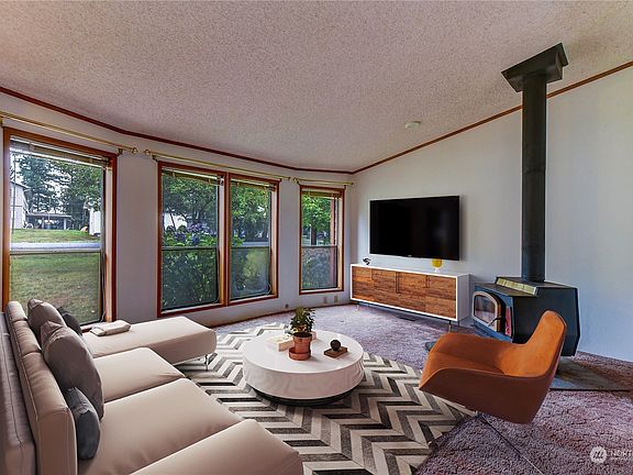 3rd image of 1704 186th Avenue E