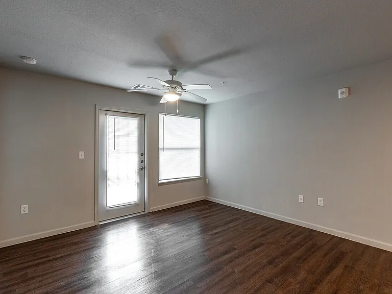 Juniper Pointe Apartments — Photo 13