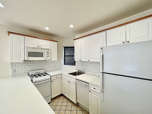 3rd image of 322 E 34th St APT 2D