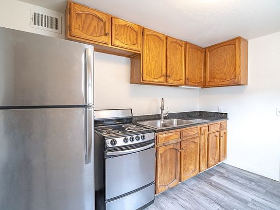 5th image of 1156 S Quivas St