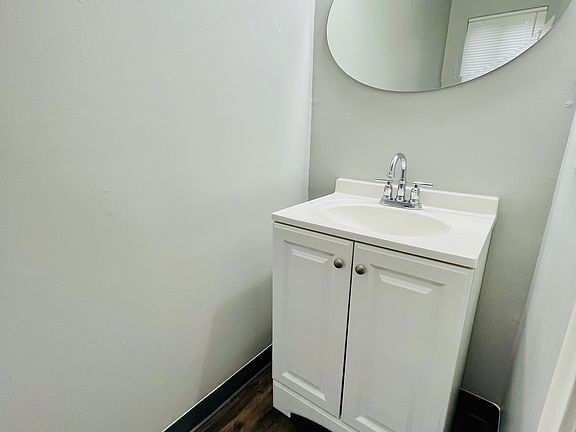 4th image of 48 Fenwick Dr #48