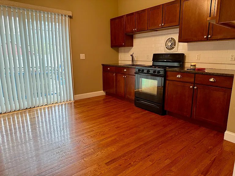 59 Laurel Ave #1R — Photo 5