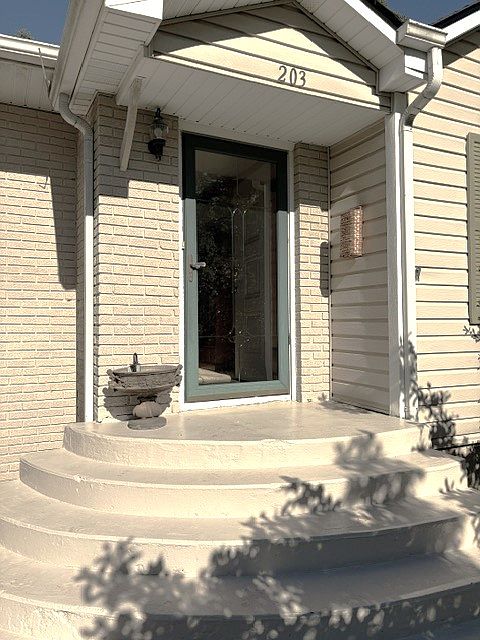 1st image of 203 Kirby Ct