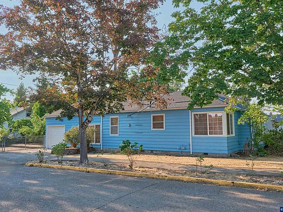 3rd image of 1795 Yew St SE