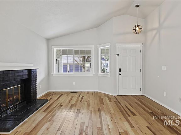 5th image of 3487 N Collister Dr