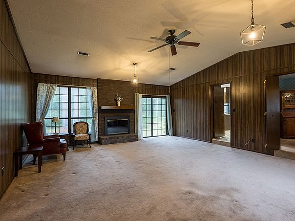3rd image of 2103 S Sherwood Dr