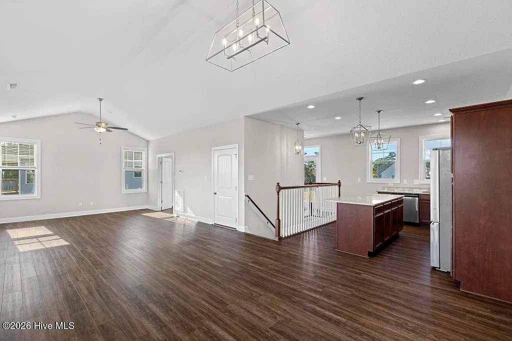 4 bed, 3.0 bath, $2,500 — Photo 4