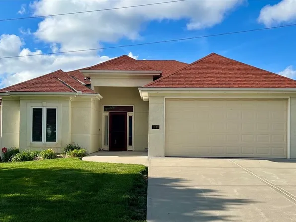 1348 NE Timbercreek Dr, Lees Summit, MO 64086