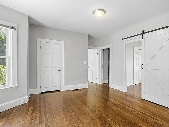 4th image of 146 Pond St #1