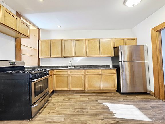 3rd image of 144 Lexington Ave #B