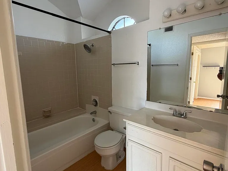 10901 Joe Dimaggio Cir — Photo 21