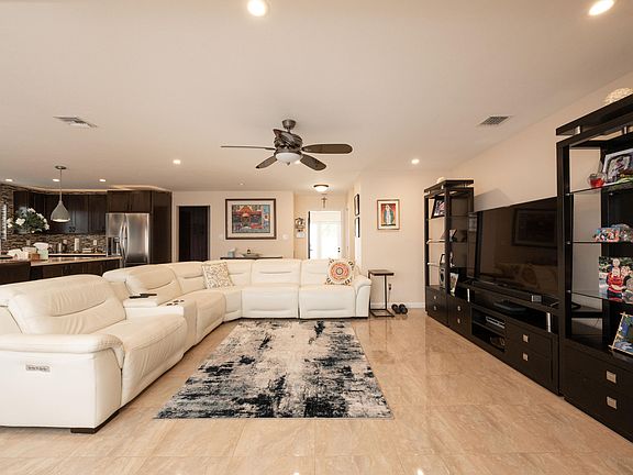 5th image of 3206 Riviera Dr