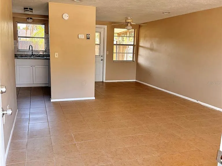5401 Pasadena Dr — Photo 2