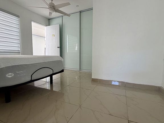 3rd image of Clausells Calle Colon #125