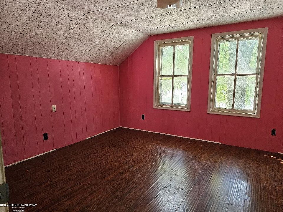 332 Carroll St, photo 8