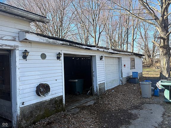 5th image of 530 E 11th St