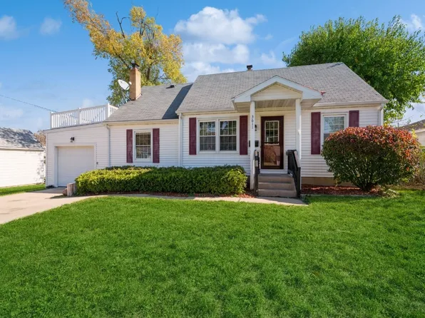 3611 C Ave NE, Cedar Rapids, IA 52402