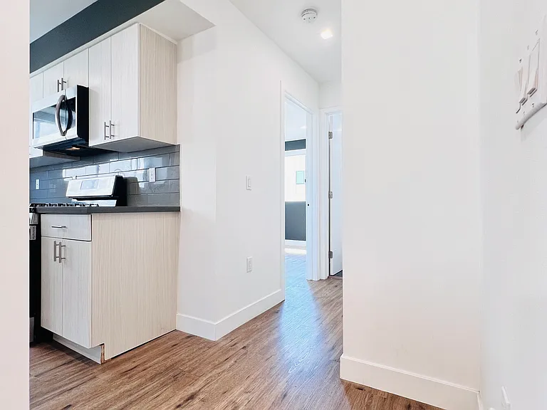 4572 Oakwood Ave — Photo 11