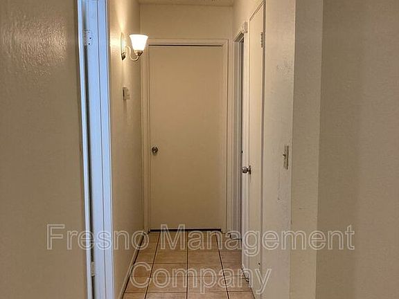5th image of 2318 N Angus St #111