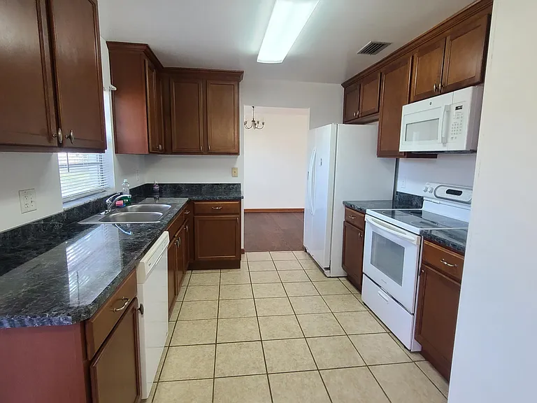 1646 W Paradise Ln — Photo 6