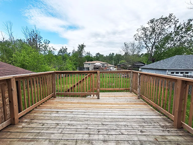 698 Burton Dr — Photo 15