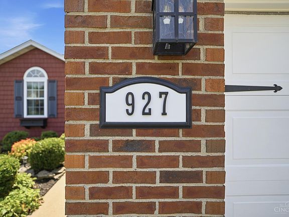 2nd image of 927 Golden Meadows Ct