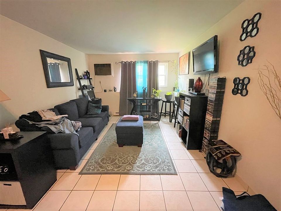 1st image of 10 E Wyoming St #21
