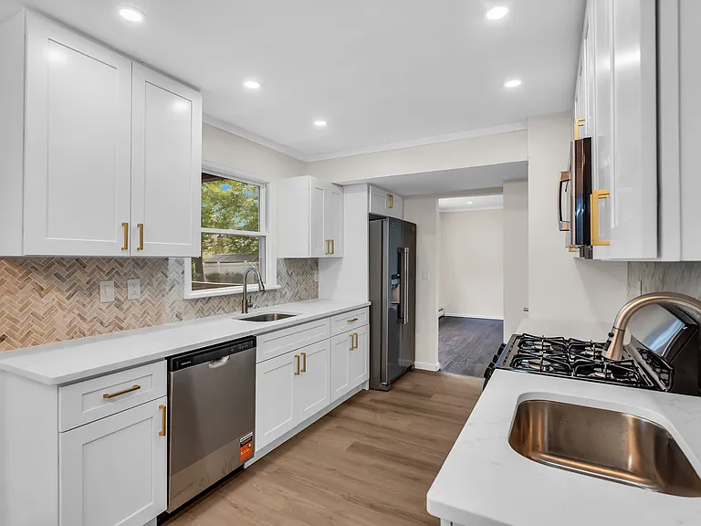 321 Marc Dr — Photo 14