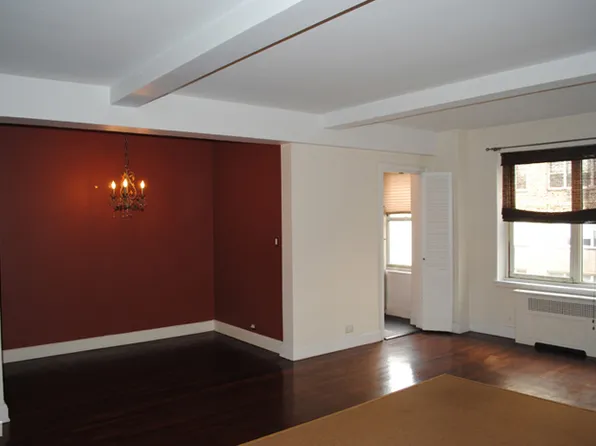 400 East 52nd Street image 1 of 2