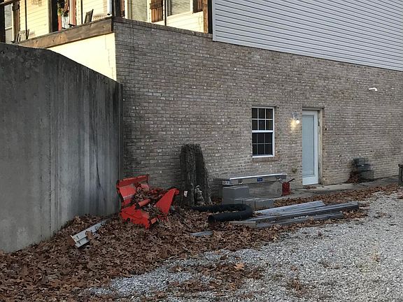 5th image of 131 E Ln