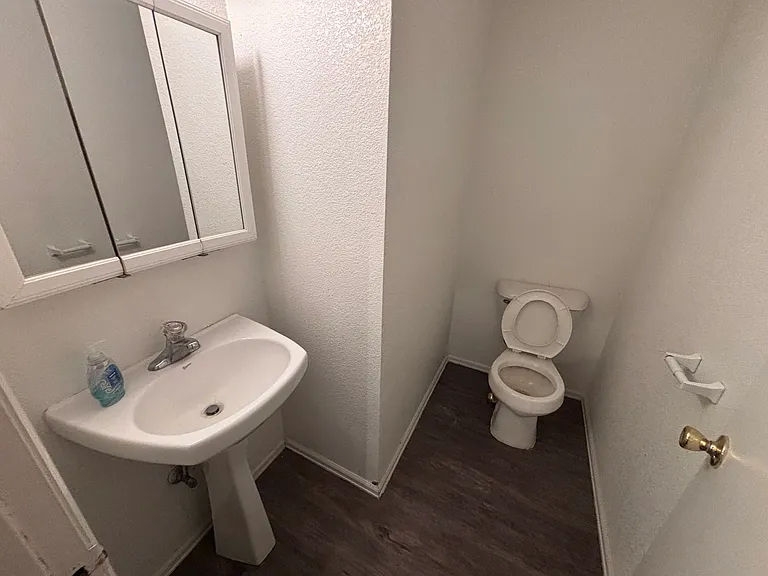 1711 Oakshire Ln #B — Photo 11