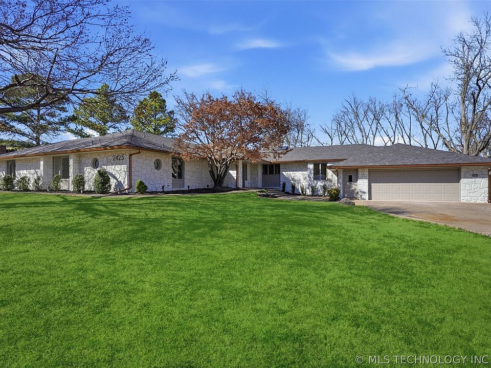 1st image of 2425 E 53rd St