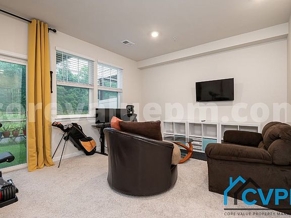4th image of 2075 Hinshaw Dr