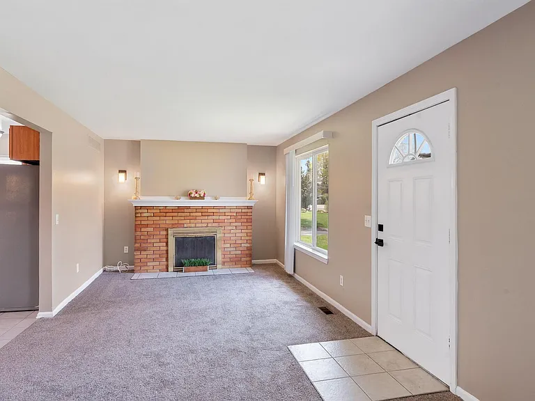 3260 Sashabaw Rd — Photo 16